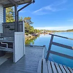 3 Bedroom Front In Urangsvag