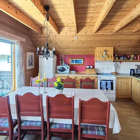 3 Bedroom Front In Urangsvag * Steinsbø