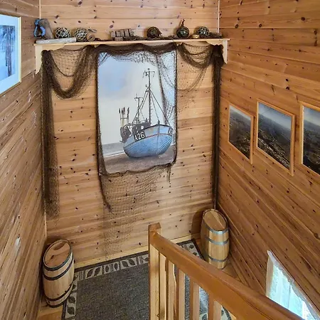 Strandhaus Mit 3 Schlafzimmern In Urangsvåg