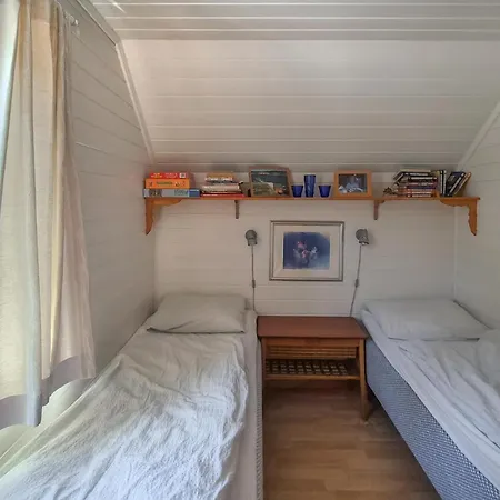 Strandhaus Mit 3 Schlafzimmern In Urangsvåg *