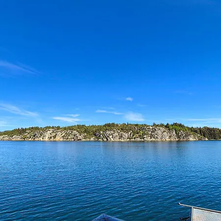 3 Bedroom Front In Urangsvag Steinsbø