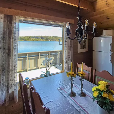 Strandhaus Mit 3 Schlafzimmern In Urangsvåg * Steinsbo