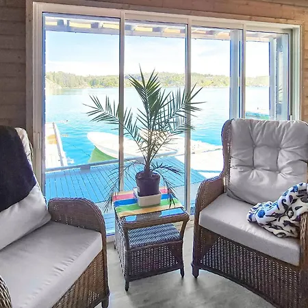 Casa de Férias 3 Bedroom Front In Urangsvag